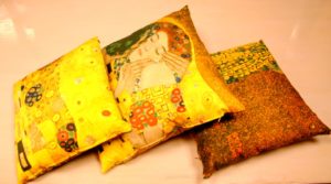 DSC 0488 300x167 Cuscini da arredo – Klimt