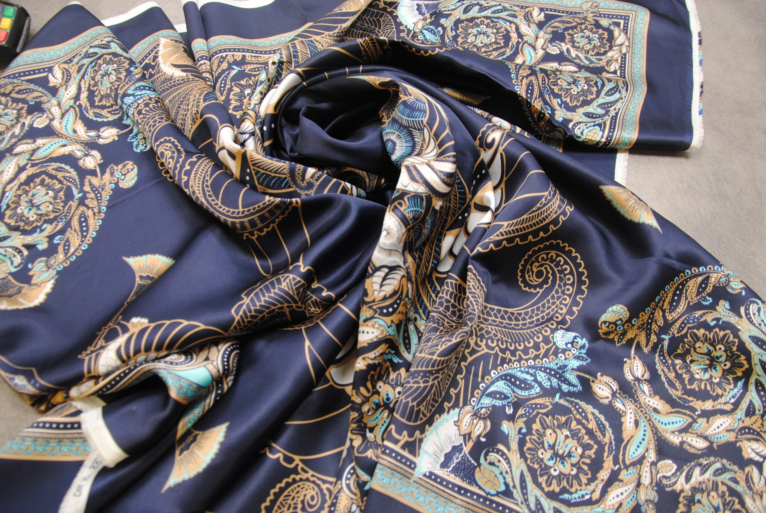 seta foulard 2 scaled Foulard pura seta   Paisley Blu